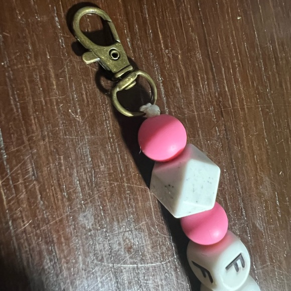 Handmade “Fur Mama” Keychain ✨ - Picture 2 of 2